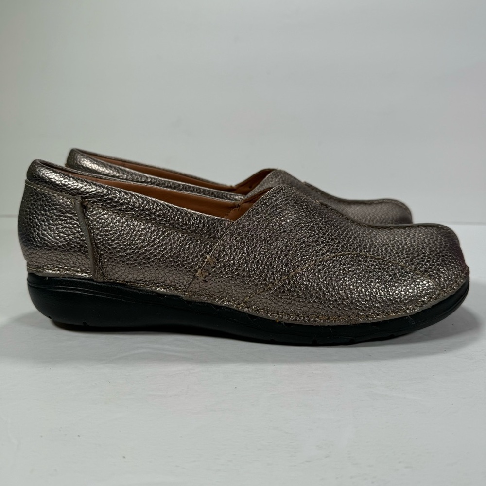 Clarks Un Loop Stride Pebble Metallic Leather Sli… - image 3